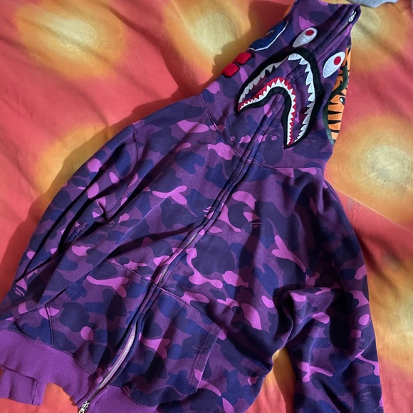 A bathing ape size XL but fits like medium. - Picture 2 of 4